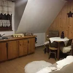 I Rodzinne 아파트 차르나 구라